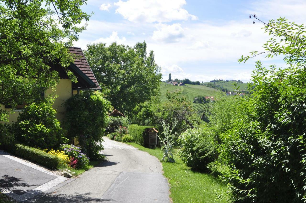 Ferienwohnungen Weingut Familie Danko กัมลิทซ์ ภายนอก รูปภาพ